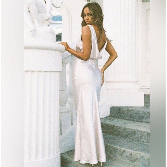 Princess Polly Allegra Maxi V Neck Dress Champagne Size 6 - Picture 3 of 12